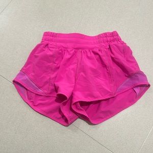 Perfect condition rare posh pink lululemon size 2 hotty hots 2.5 in